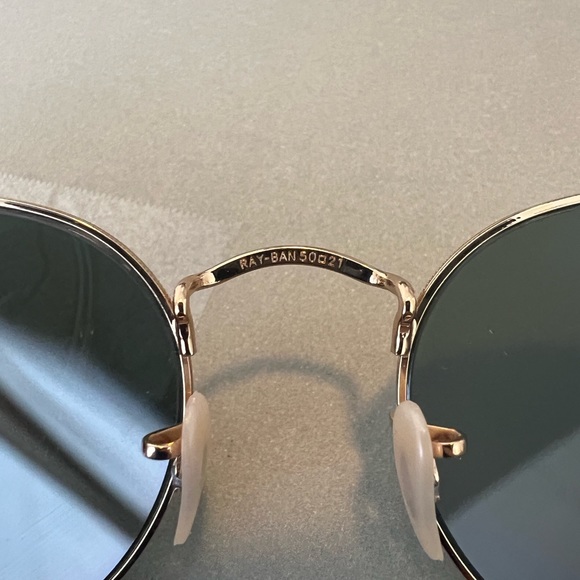 Ray-Ban RB 3447 Round Metal Sunglasses with Gold Frame - Picture 4 of 5